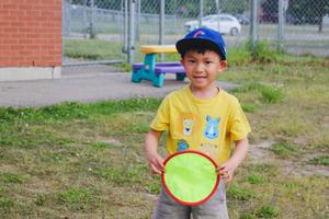 kinder boy with a frisbee