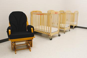 picture of cribs for infants